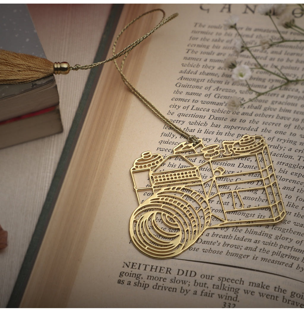 Elegant Bookmark Camera: Artistic Bookmark for a Stylish Reading Experience