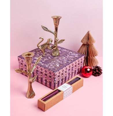 imagSanta'S Secret Gift Box